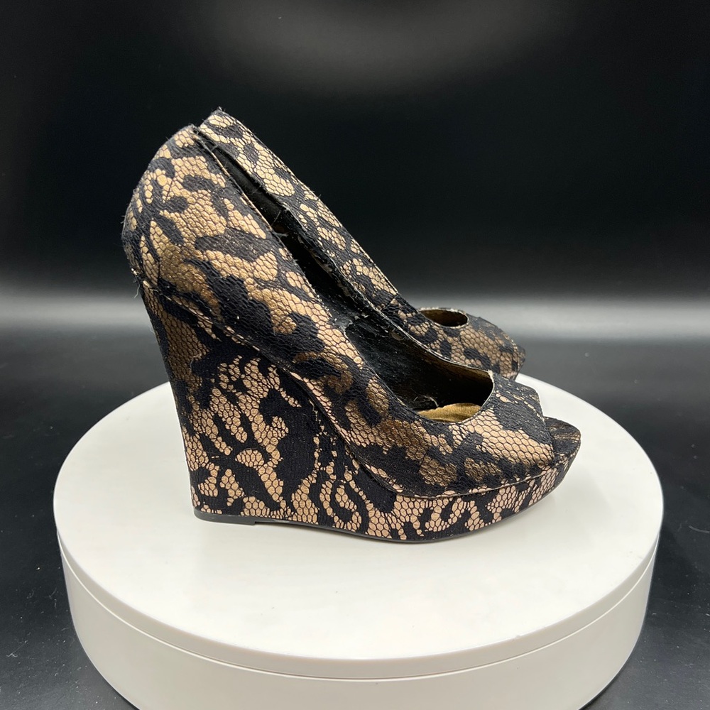 QUPID Gold and Black Wedges